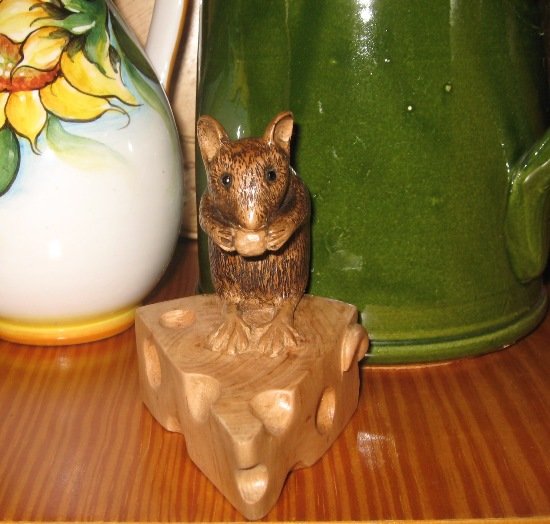 mouseoncheese2.jpg